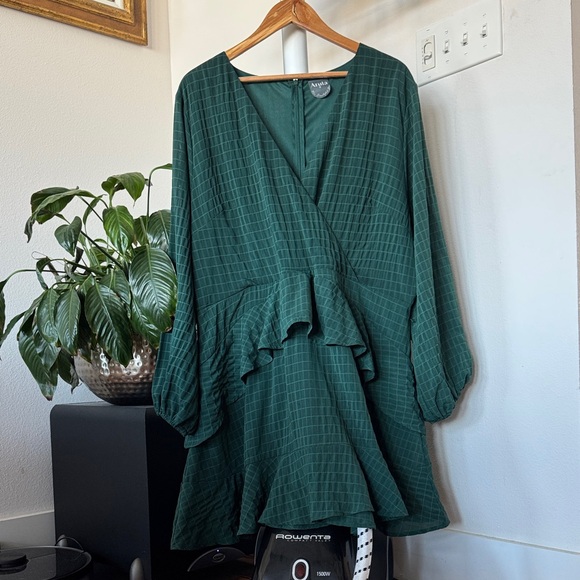ARULA Dresses & Skirts - Arula Plus Chiffon Faux Wrap Mini Dress Sz 2X Green Ruffle Balloon Long Sleeve